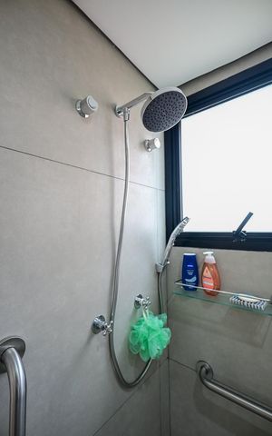Apartamento à venda com 195m², 4 quartos e 4 vagasChuveiro do Banheiro da Suíte 2