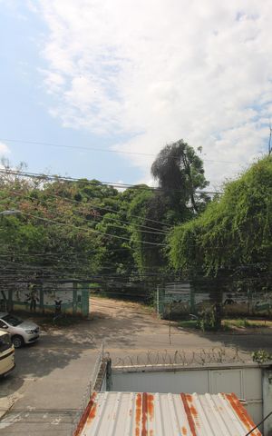 Casa à venda com 160m², 5 quartos e 3 vagasEntrada para o segundo andar - Vista