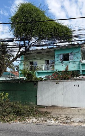 Casa à venda com 160m², 5 quartos e 3 vagas Casa à venda com 160m², 5 quartos e 3 vagasFachada