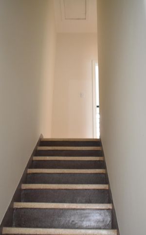 Casa à venda com 84m², 2 quartos e 1 vagaEscada