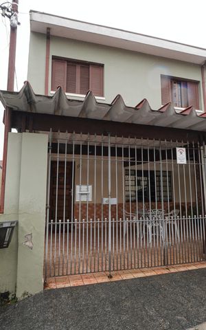 Casa à venda com 115m², 3 quartos e 1 vagaFachada