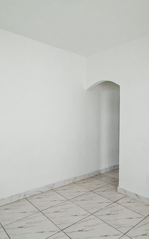 Casa à venda com 86m², 2 quartos e 2 vagasSala