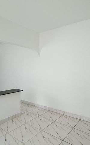 Casa à venda com 86m², 2 quartos e 2 vagasSala