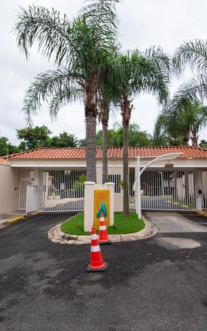 Casa de condomínio para alugar com 105m², 3 quartos e 3 vagas Casa de condomínio para alugar com 105m², 3 quartos e 3 vagasFachada e portaria