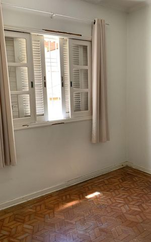Casa à venda com 348m², 5 quartos e 3 vagas Casa à venda com 348m², 5 quartos e 3 vagasQuarto