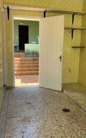 Casa à venda com 348m², 5 quartos e 3 vagas Casa à venda com 348m², 5 quartos e 3 vagasÁrea de serviço