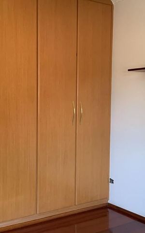 Casa à venda com 348m², 5 quartos e 3 vagas Casa à venda com 348m², 5 quartos e 3 vagasQuarto
