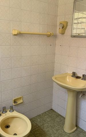 Casa à venda com 348m², 5 quartos e 3 vagas Casa à venda com 348m², 5 quartos e 3 vagasBanheiro
