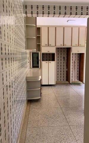 Casa à venda com 348m², 5 quartos e 3 vagas Casa à venda com 348m², 5 quartos e 3 vagasCozinha