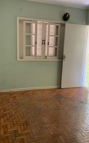 Casa à venda com 348m², 5 quartos e 3 vagas Casa à venda com 348m², 5 quartos e 3 vagasQuarto