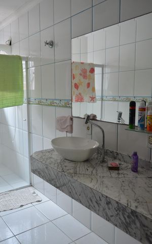 Casa à venda com 280m², 3 quartos e 4 vagasBanheiro da Suíte 1