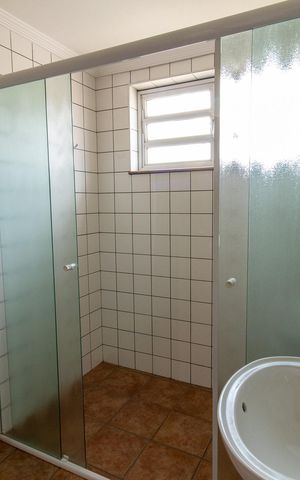 Casa à venda com 444m², 6 quartos e 5 vagas Casa à venda com 444m², 6 quartos e 5 vagasbanheiro do Quarto 5