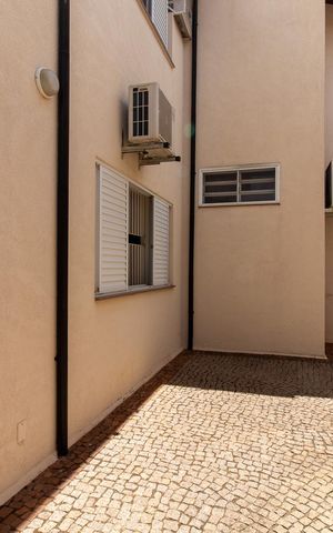 Casa à venda com 444m², 6 quartos e 5 vagas Casa à venda com 444m², 6 quartos e 5 vagasÁrea externa