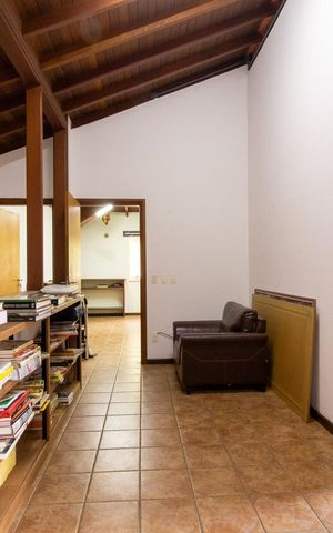 Casa à venda com 444m², 6 quartos e 5 vagas Casa à venda com 444m², 6 quartos e 5 vagasCorredor