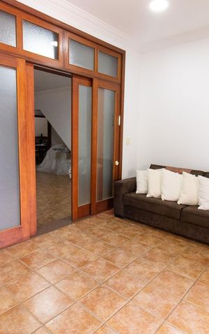 Casa à venda com 444m², 6 quartos e 5 vagas Casa à venda com 444m², 6 quartos e 5 vagasSala