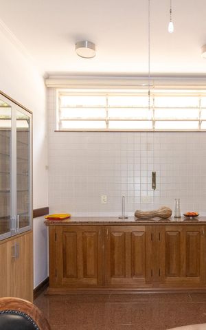 Casa à venda com 444m², 6 quartos e 5 vagas Casa à venda com 444m², 6 quartos e 5 vagasCozinha
