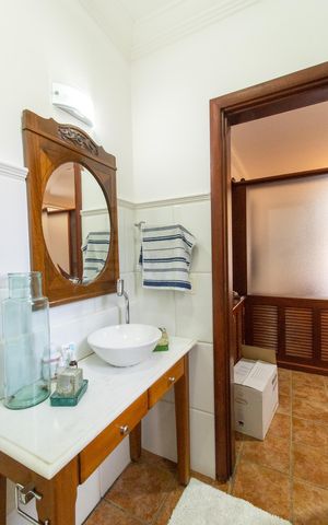 Casa à venda com 444m², 6 quartos e 5 vagas Casa à venda com 444m², 6 quartos e 5 vagasLavabo