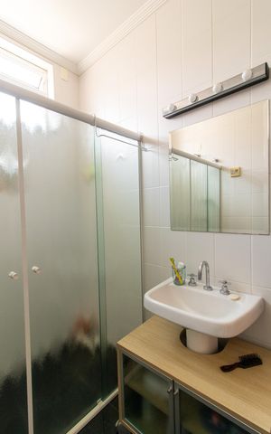 Casa à venda com 444m², 6 quartos e 5 vagas Casa à venda com 444m², 6 quartos e 5 vagasbanheiro do Quarto 4