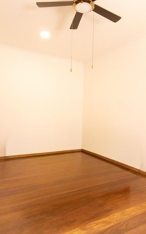 Casa à venda com 444m², 6 quartos e 5 vagas Casa à venda com 444m², 6 quartos e 5 vagasQuarto 1