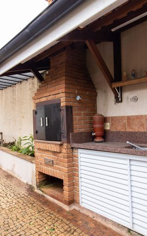 Casa à venda com 444m², 6 quartos e 5 vagas Casa à venda com 444m², 6 quartos e 5 vagasÁrea externa