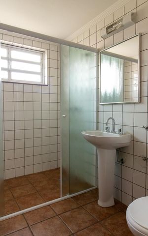 Casa à venda com 444m², 6 quartos e 5 vagas Casa à venda com 444m², 6 quartos e 5 vagasQuarto 5