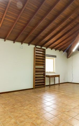 Casa à venda com 444m², 6 quartos e 5 vagas Casa à venda com 444m², 6 quartos e 5 vagasSala 2