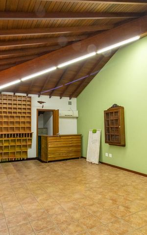 Casa à venda com 444m², 6 quartos e 5 vagas Casa à venda com 444m², 6 quartos e 5 vagasSala 2