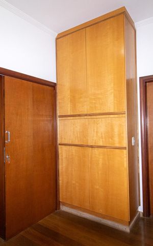 Casa à venda com 444m², 6 quartos e 5 vagas Casa à venda com 444m², 6 quartos e 5 vagasCorredor