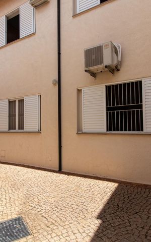 Casa à venda com 444m², 6 quartos e 5 vagas Casa à venda com 444m², 6 quartos e 5 vagasÁrea externa