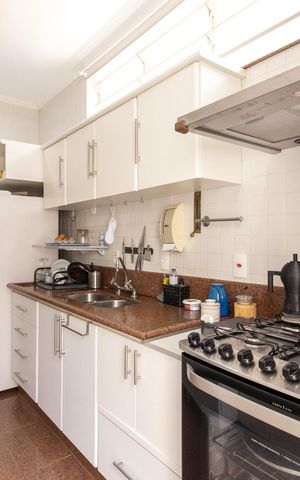 Casa à venda com 444m², 6 quartos e 5 vagas Casa à venda com 444m², 6 quartos e 5 vagasCozinha