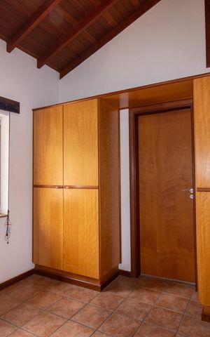 Casa à venda com 444m², 6 quartos e 5 vagas Casa à venda com 444m², 6 quartos e 5 vagasQuarto 5