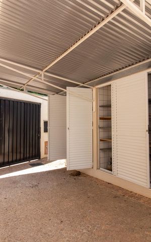 Casa à venda com 444m², 6 quartos e 5 vagas Casa à venda com 444m², 6 quartos e 5 vagasÁrea externa