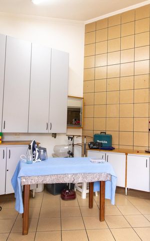 Casa à venda com 444m², 6 quartos e 5 vagas Casa à venda com 444m², 6 quartos e 5 vagasLavanderia
