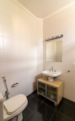 Casa à venda com 444m², 6 quartos e 5 vagas Casa à venda com 444m², 6 quartos e 5 vagasBanheiro do Quarto 2