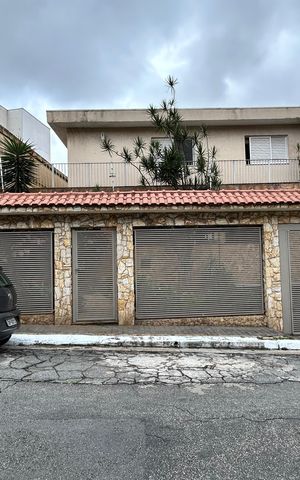 Casa à venda com 450m², 4 quartos e 6 vagasFachada