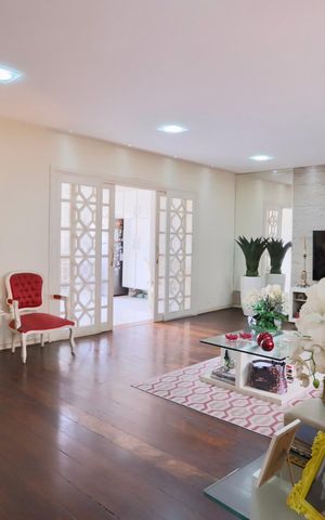 Casa à venda com 450m², 4 quartos e 6 vagasSala