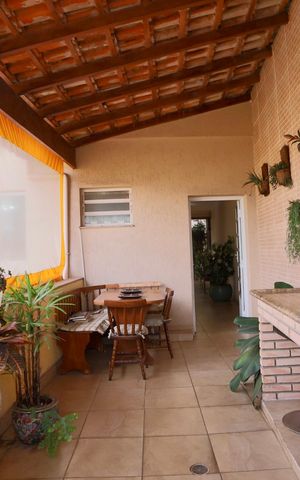 Casa à venda com 450m², 4 quartos e 6 vagasChurrasqueira