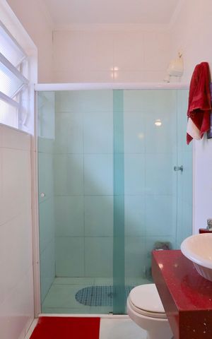 Casa à venda com 450m², 4 quartos e 6 vagasBanheiro Quarto 4