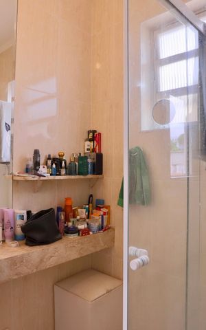Casa à venda com 450m², 4 quartos e 6 vagasBanheiro do Quarto 1