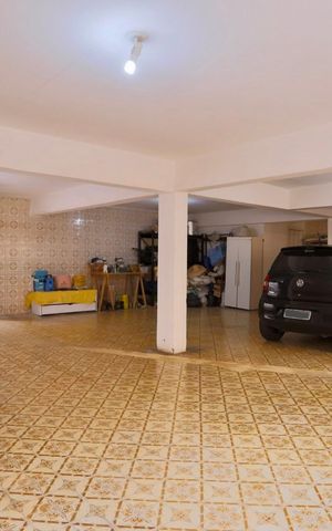 Casa à venda com 450m², 4 quartos e 6 vagasGaragem