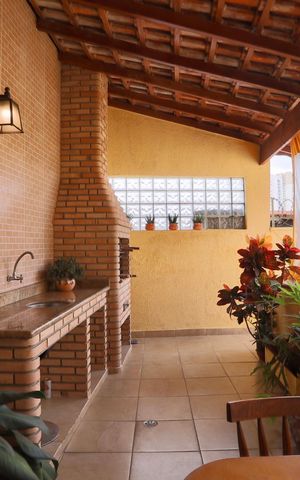 Casa à venda com 450m², 4 quartos e 6 vagasChurrasqueira