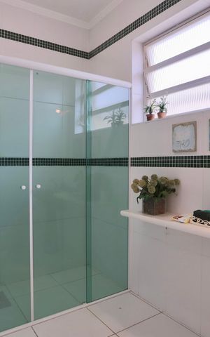 Casa à venda com 450m², 4 quartos e 6 vagasBanheiro 1