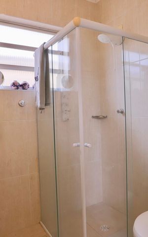 Casa à venda com 450m², 4 quartos e 6 vagasBanheiro do Quarto 1