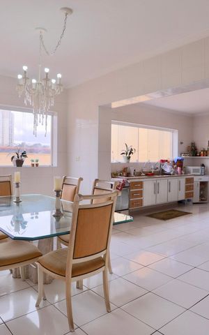 Casa à venda com 450m², 4 quartos e 6 vagasCopa