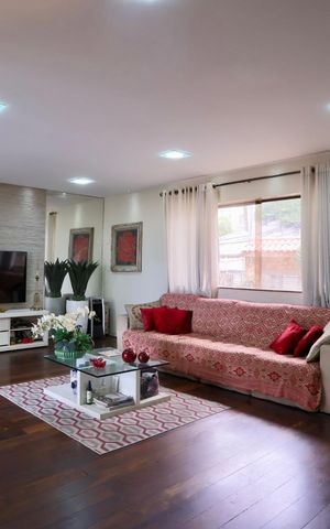 Casa à venda com 450m², 4 quartos e 6 vagasSala