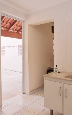 Casa à venda com 450m², 4 quartos e 6 vagasCozinha Serviço