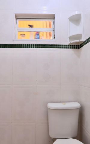 Casa à venda com 450m², 4 quartos e 6 vagasBanheiro de serviço