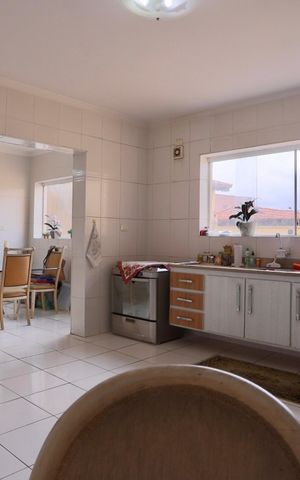 Casa à venda com 450m², 4 quartos e 6 vagasCozinha