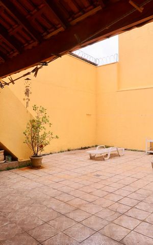 Casa à venda com 450m², 4 quartos e 6 vagasQuintal