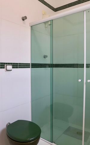 Casa à venda com 450m², 4 quartos e 6 vagasBanheiro 1